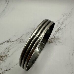 Sleek Silver Women's Bangel